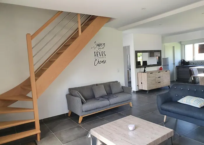 Holiday home Le Clos Des Cajaviris Carly