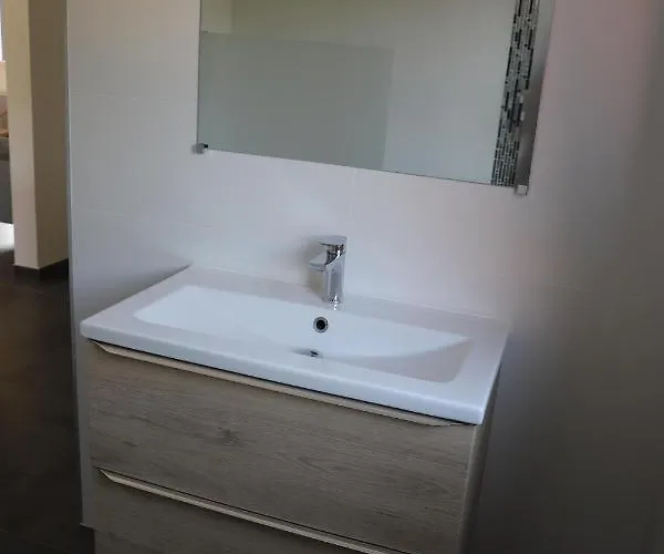 Holiday home Le Clos Des Cajaviris Carly