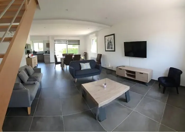 Le Clos Des Cajaviris Holiday home Carly